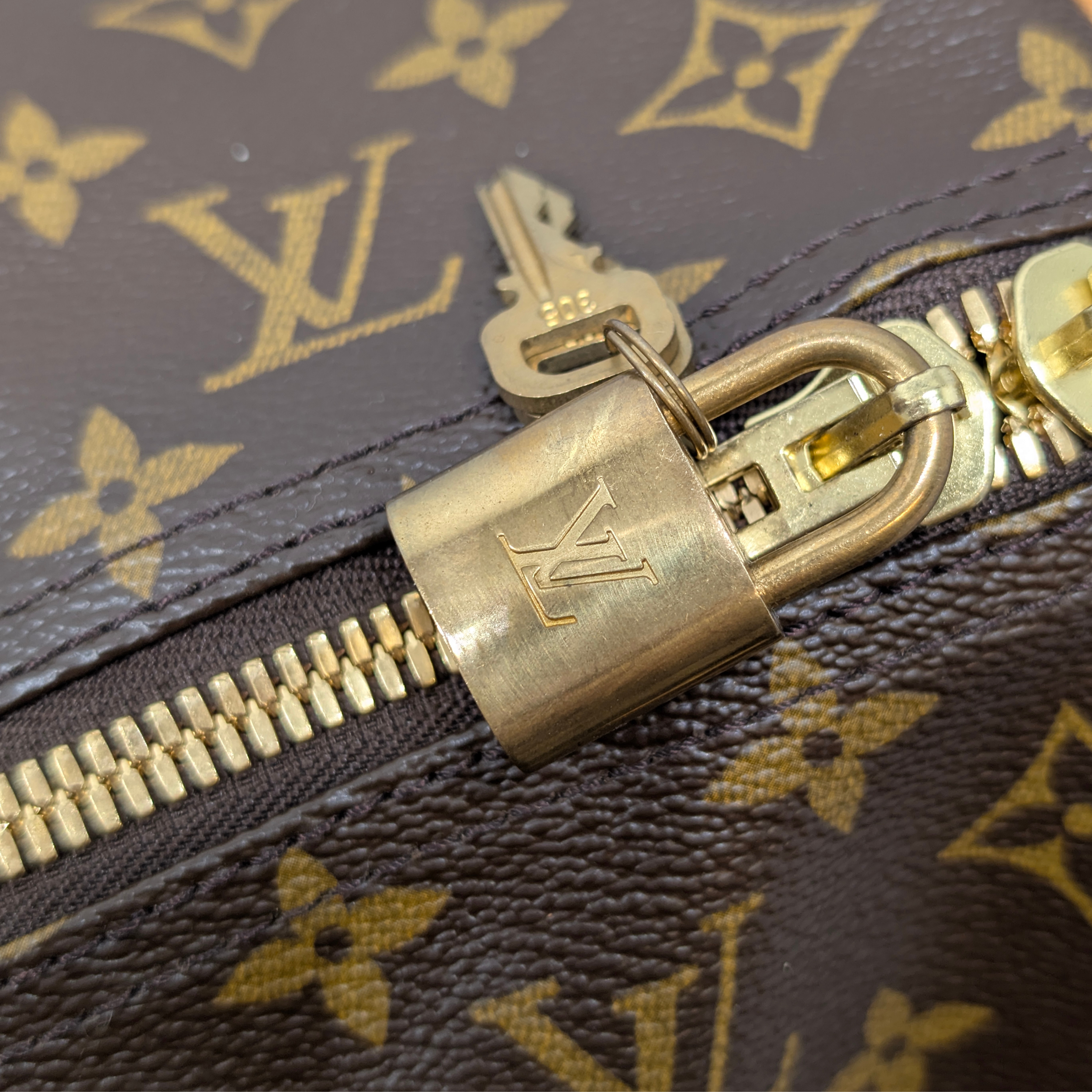 Louis Vuitton Keepall Bandouliere 60 Monogram Duffle Bag
