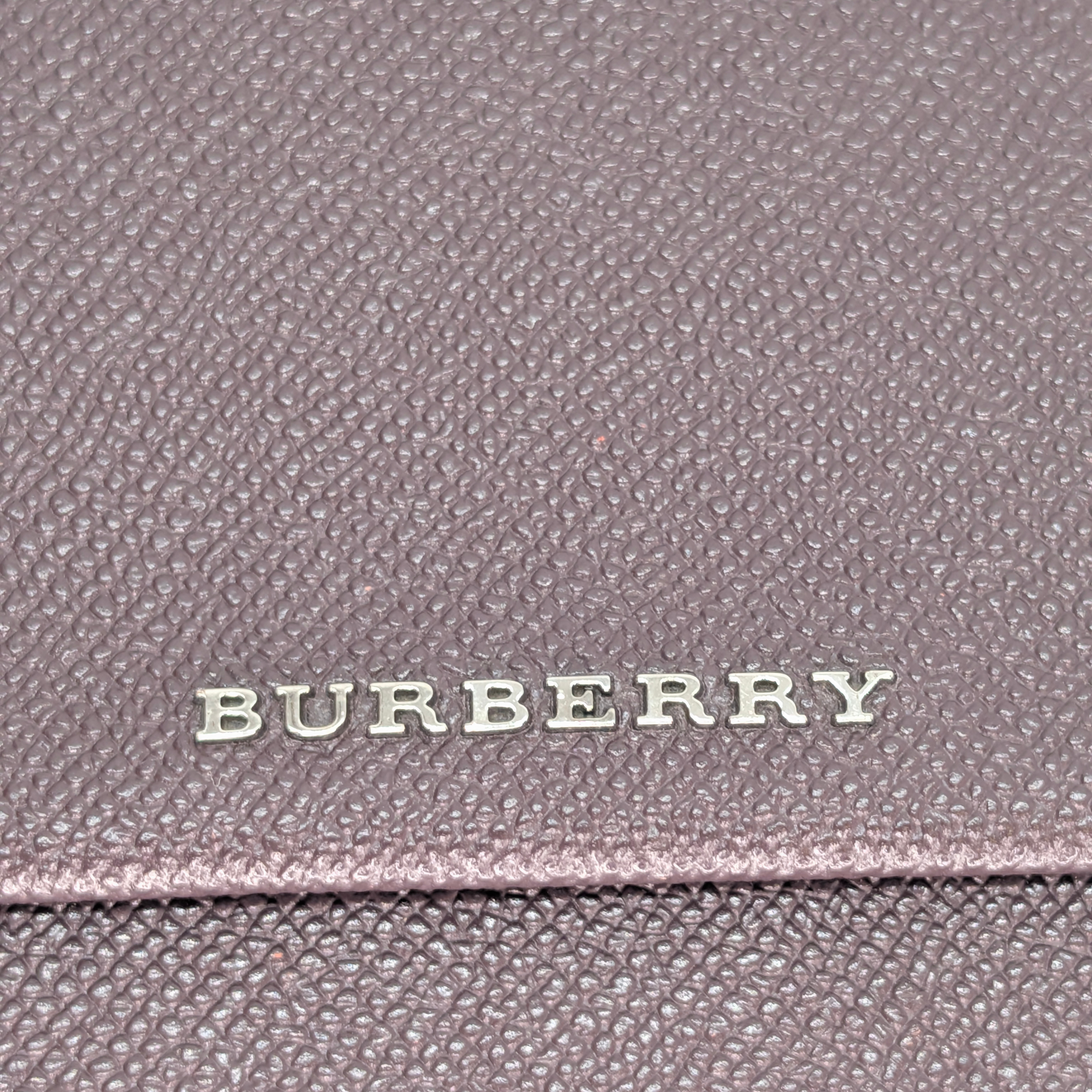 Burberry London 经典信封手拿包 黑醋栗色