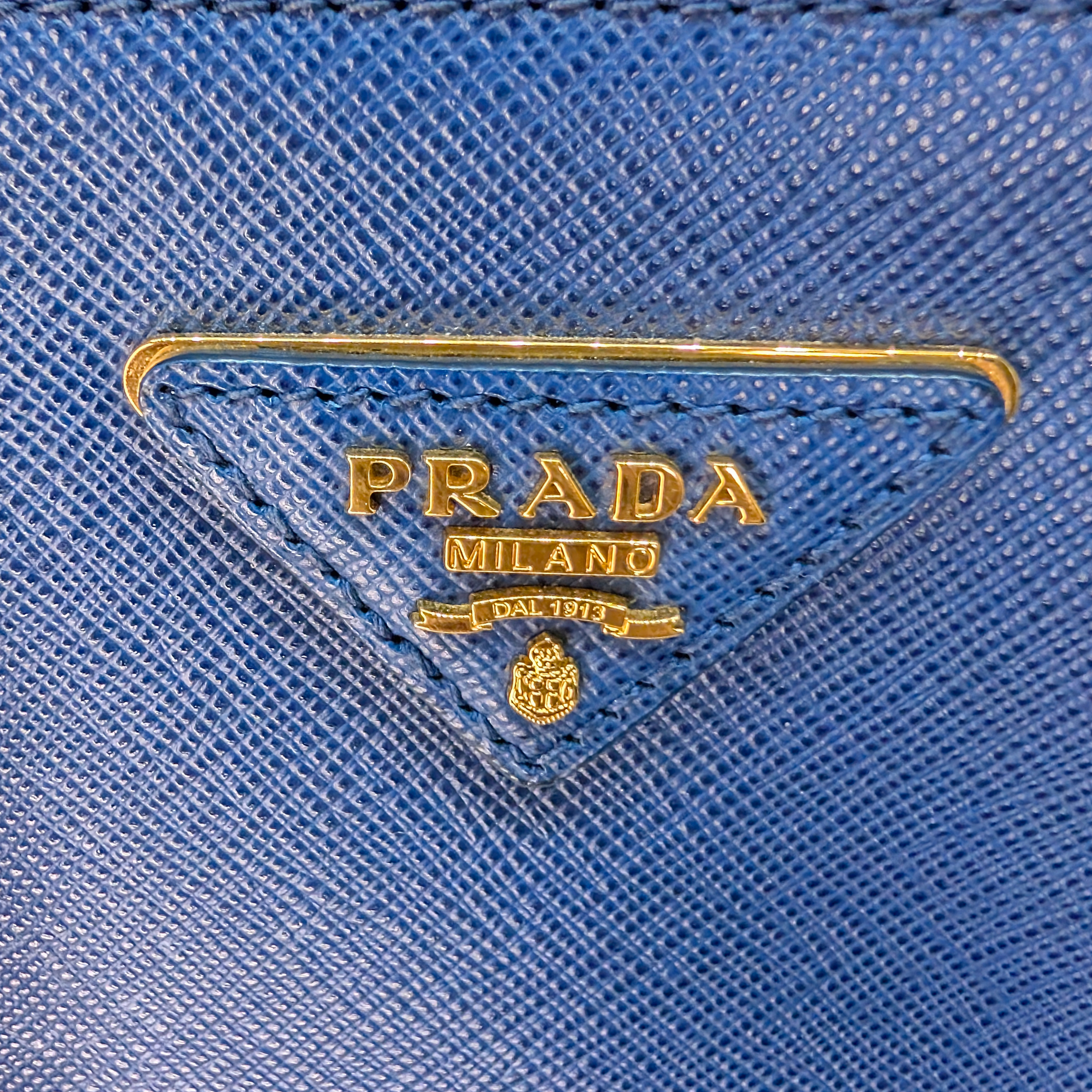 普拉达Saffiano Lux Galleria大号双拉链托特包(海军蓝)