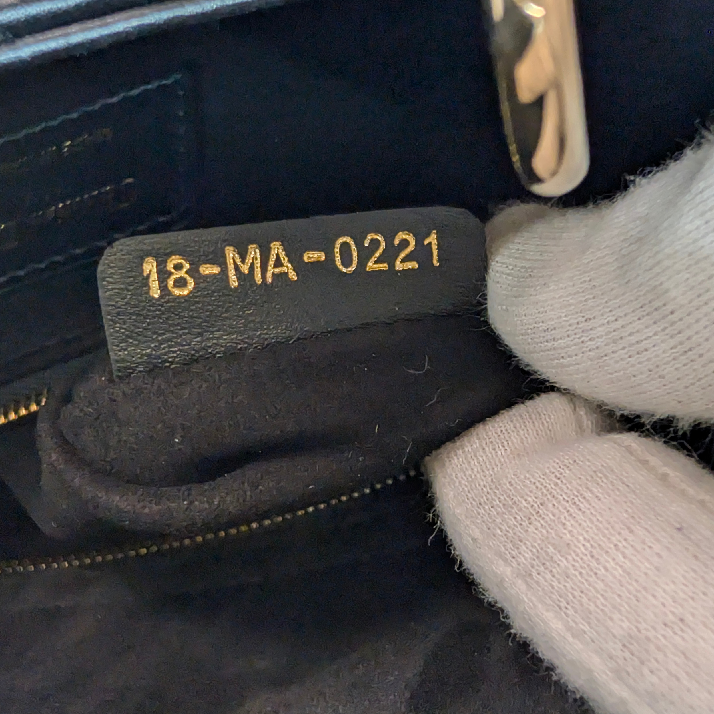 迪奥中号黑色 Lady Dior 藤格纹手袋
