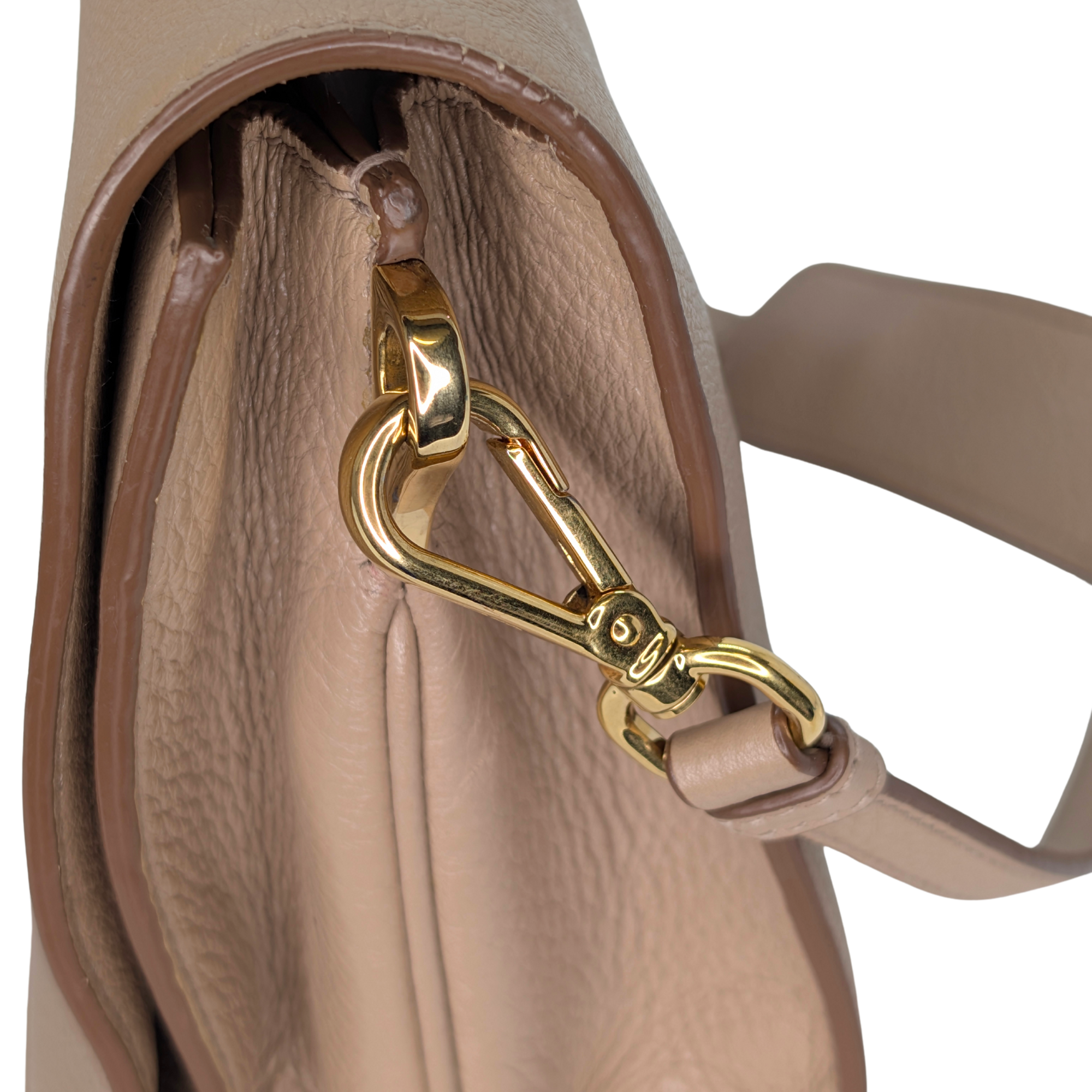 Prada Vitello Daino 皮革斜挎包 米色