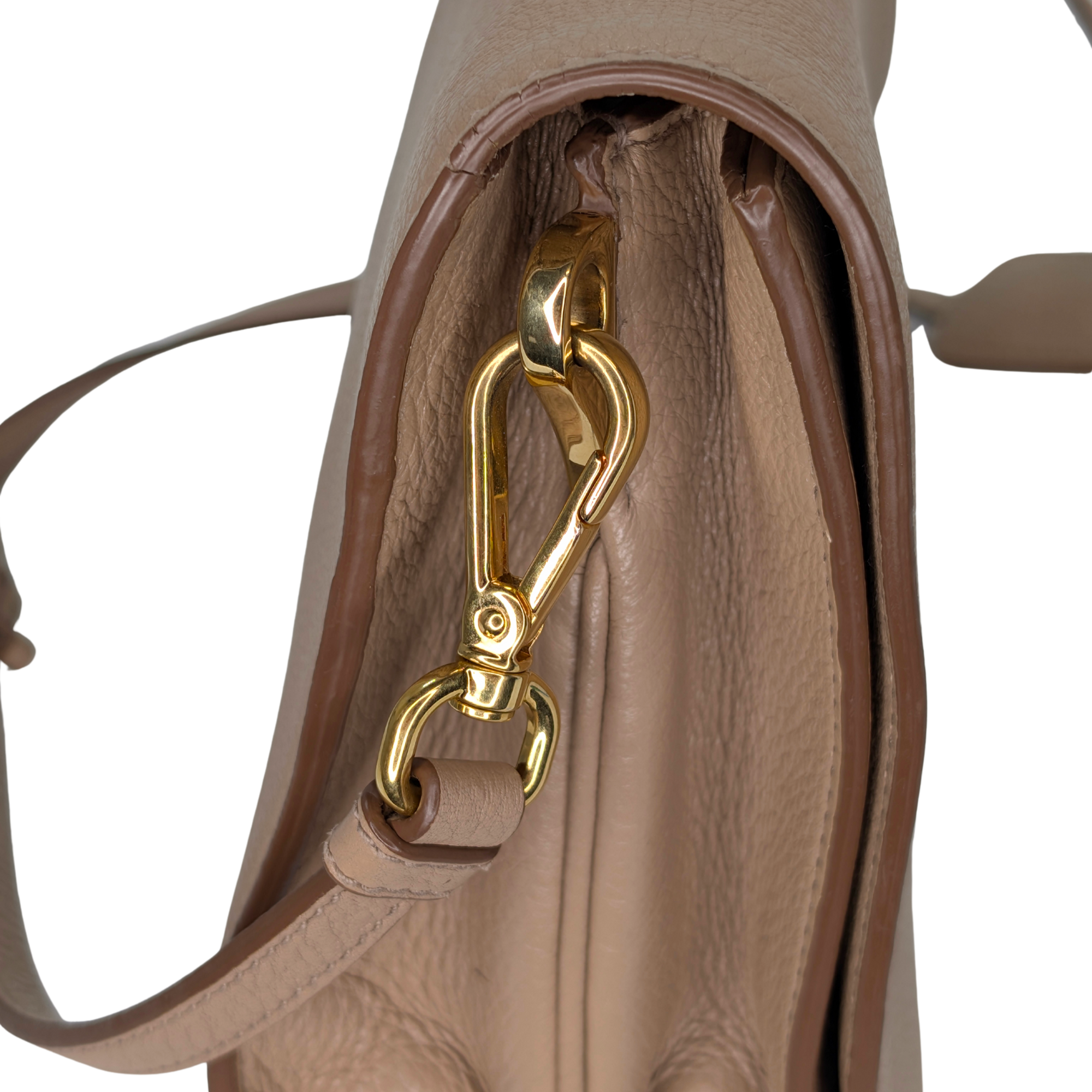 Prada Vitello Daino 皮革斜挎包 米色