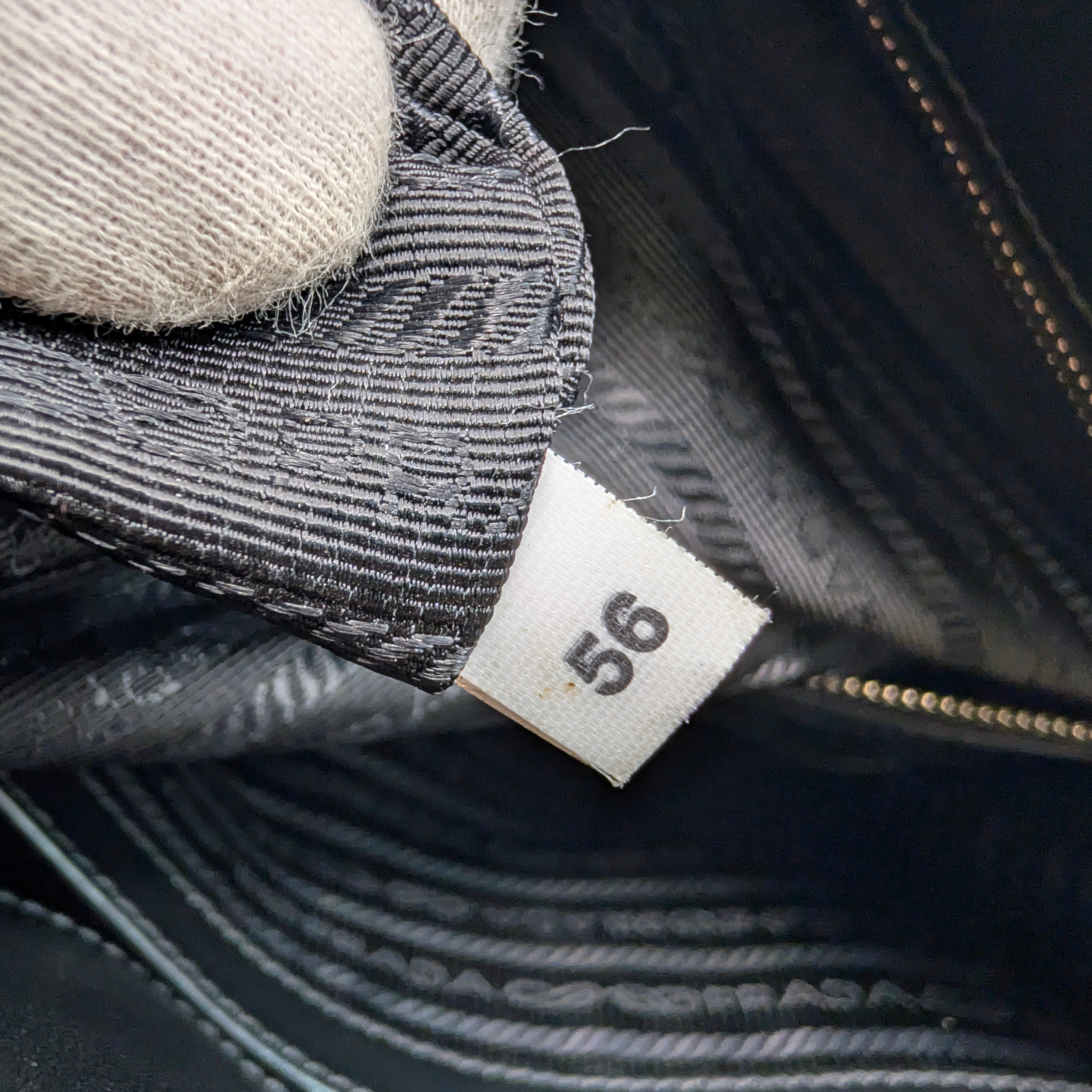 Prada 黑色 Saffiano 皮革公文包