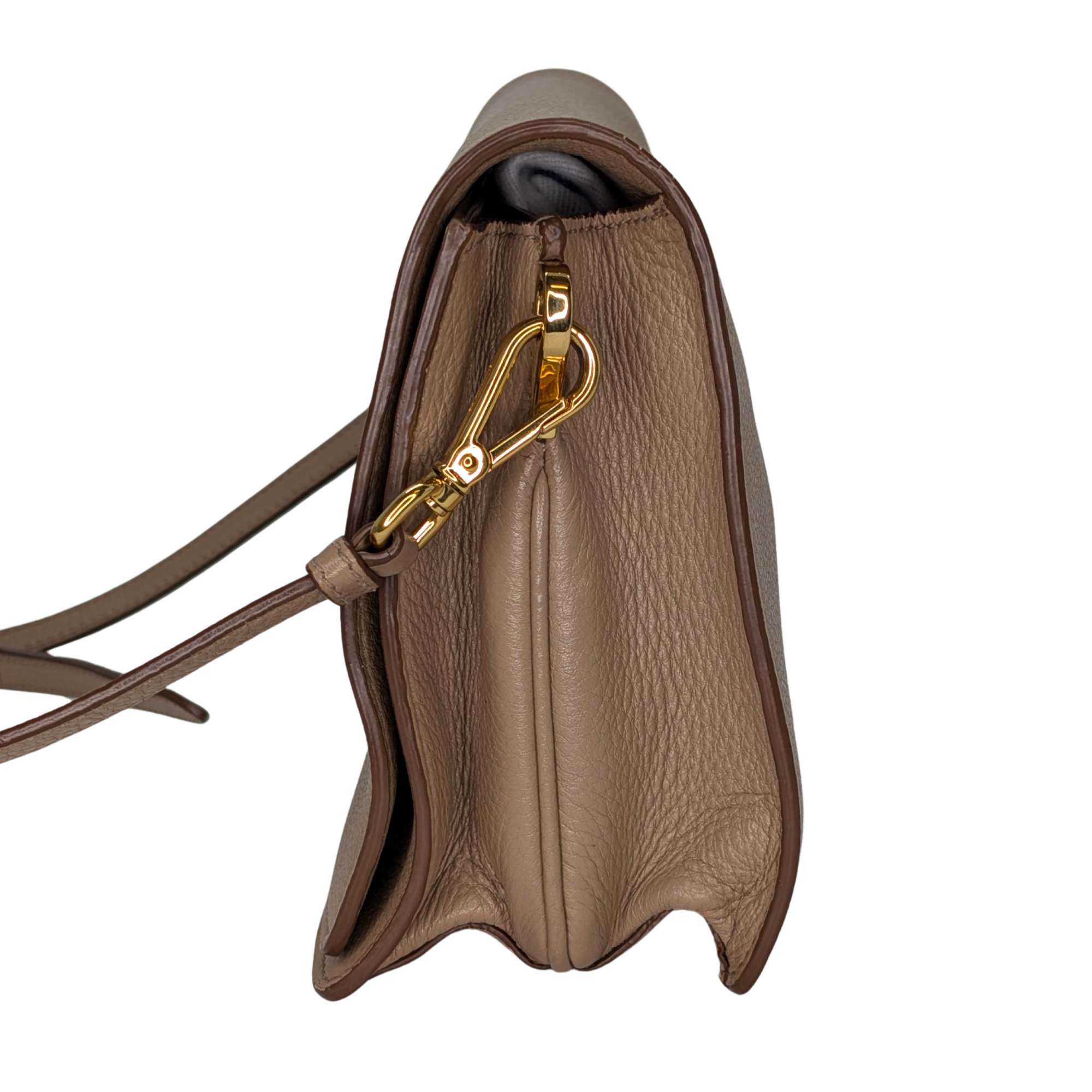 Prada Vitello Daino 皮革斜挎包 米色