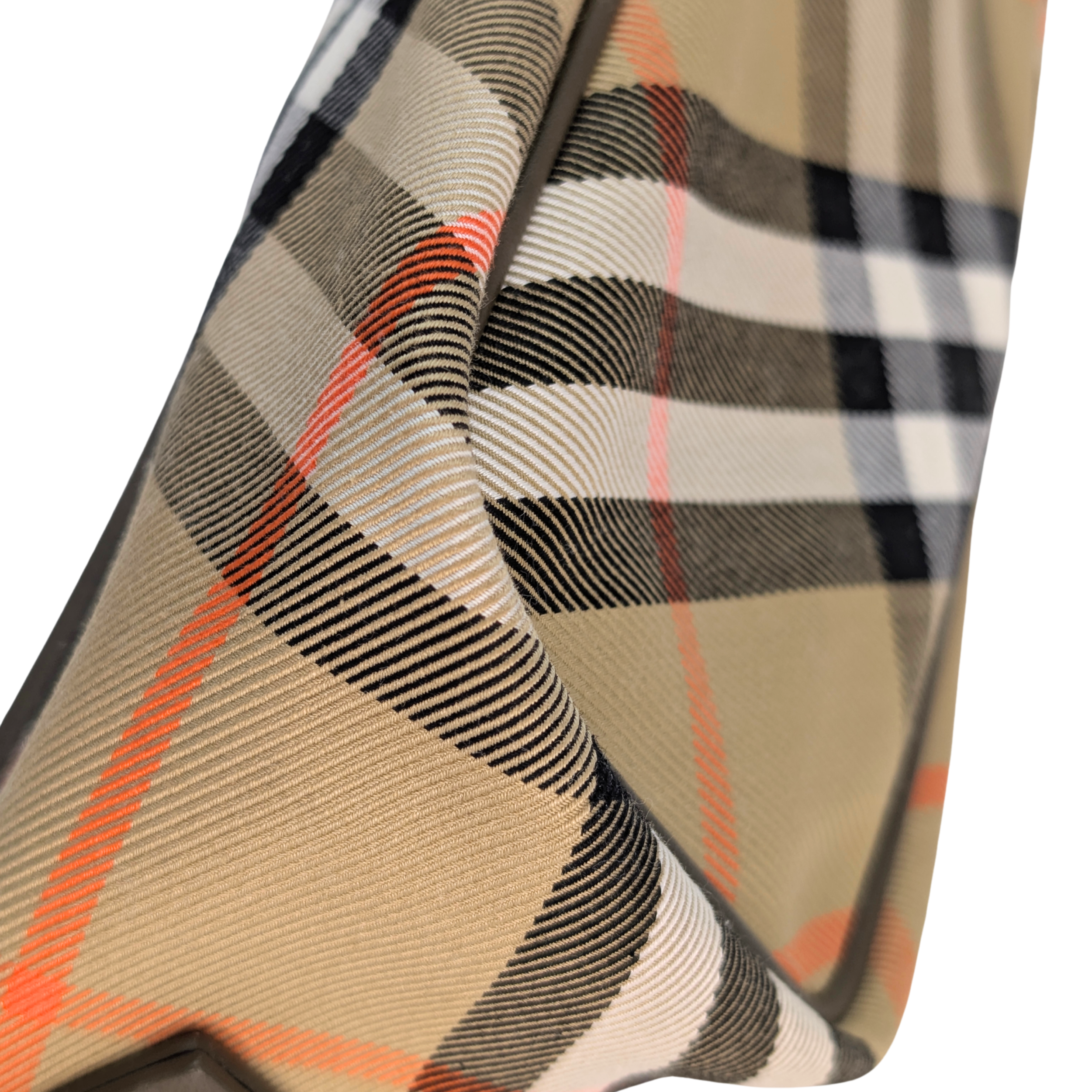 Burberry Super Nova 格纹迷你单肩包。