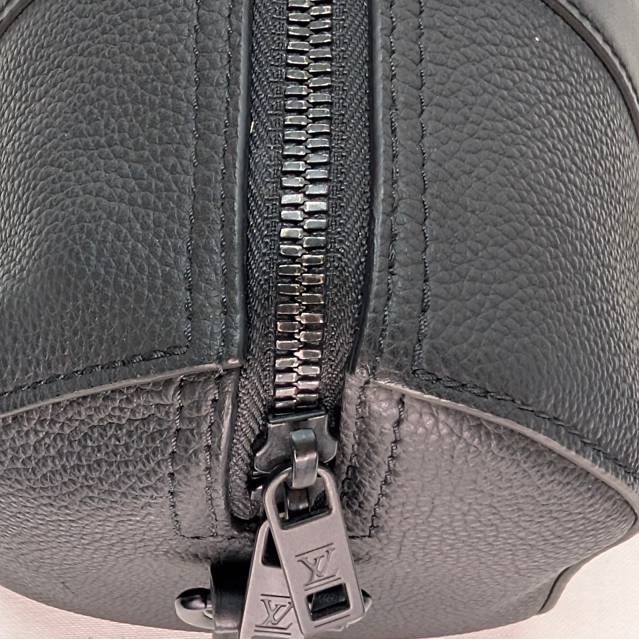 路易威登 Aerogram City Keepall 粒面皮革 黑色