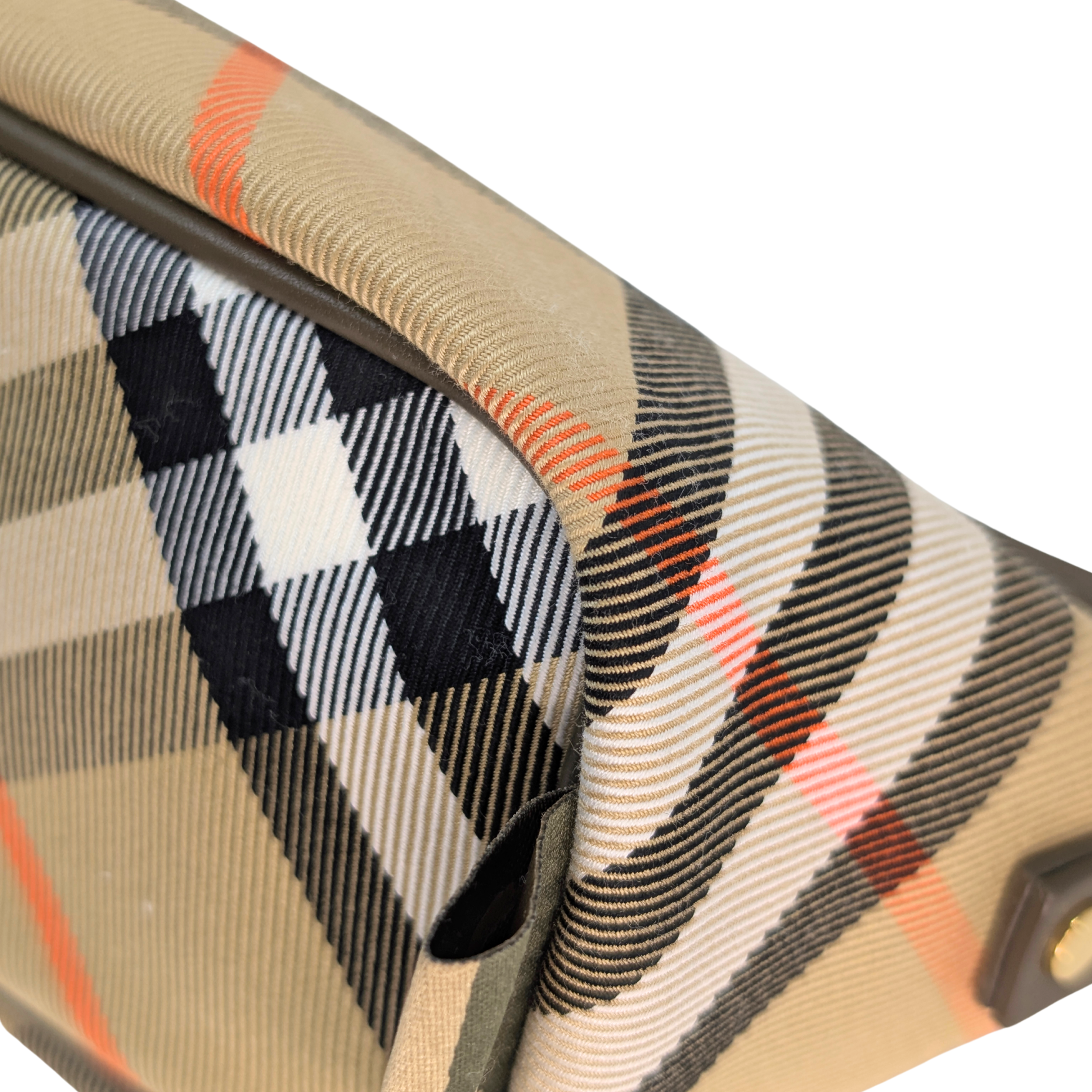 Burberry Super Nova 格纹迷你单肩包。