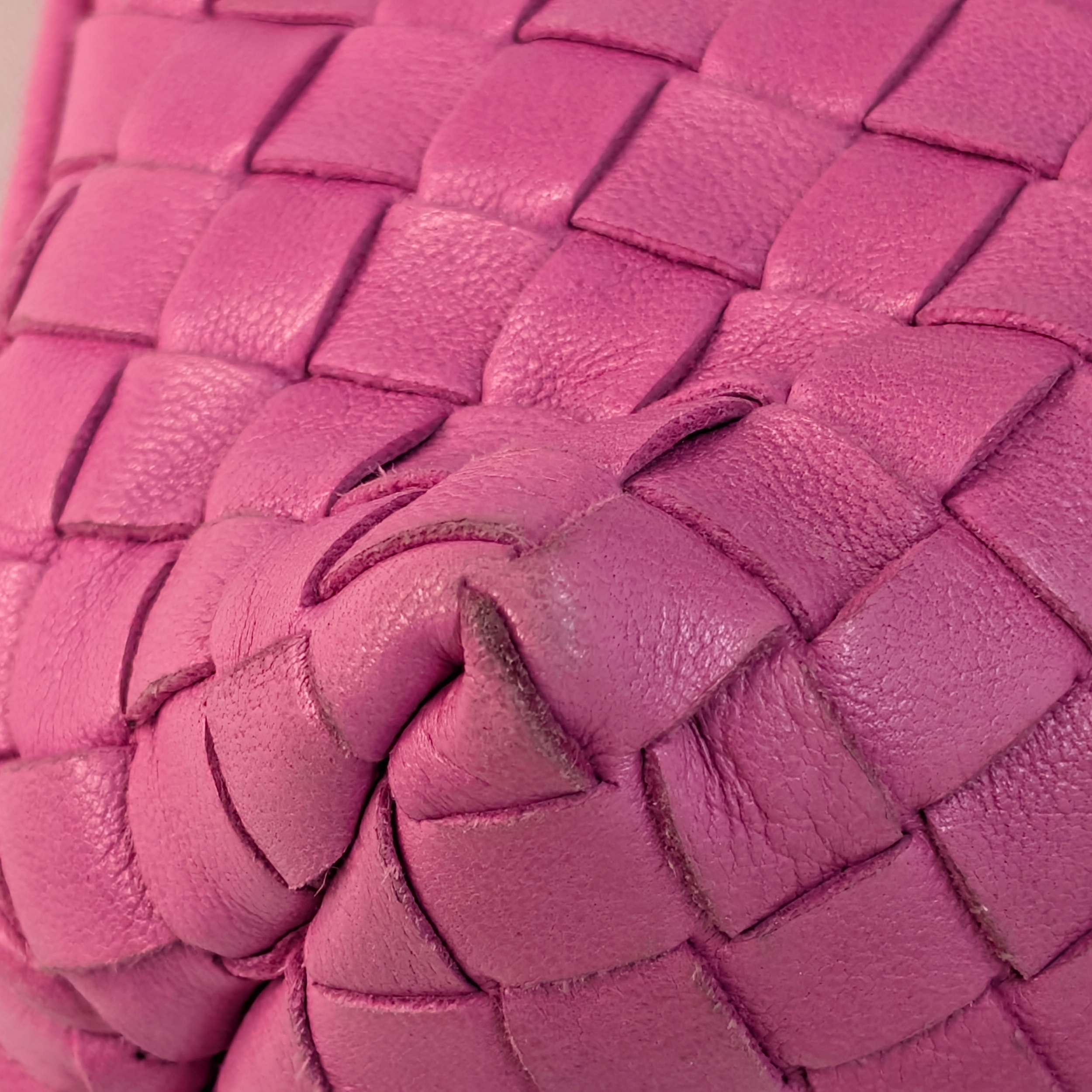 Bottega Veneta Intrecciato 粉色手拿包