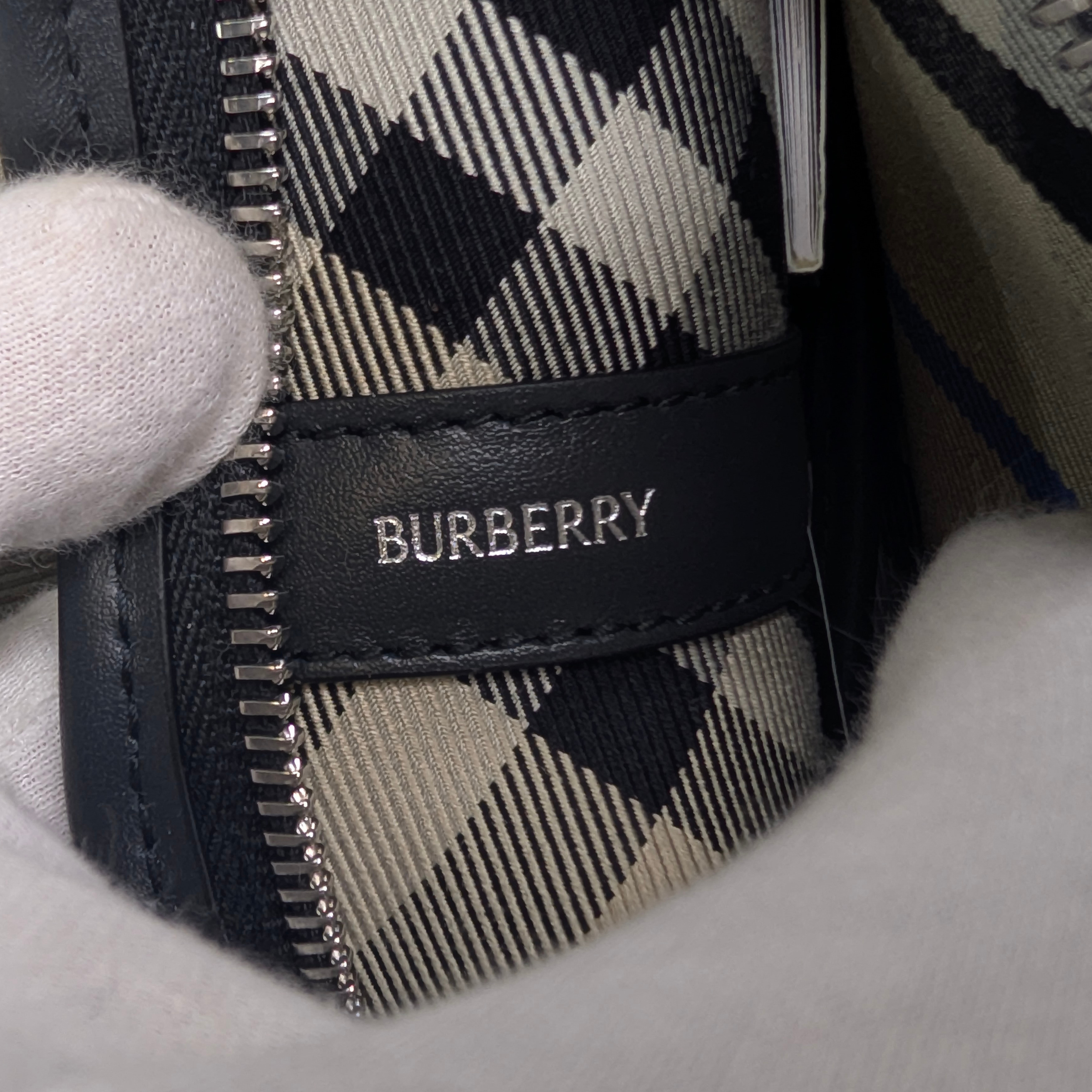 Burberry 格纹中号帆布托特包