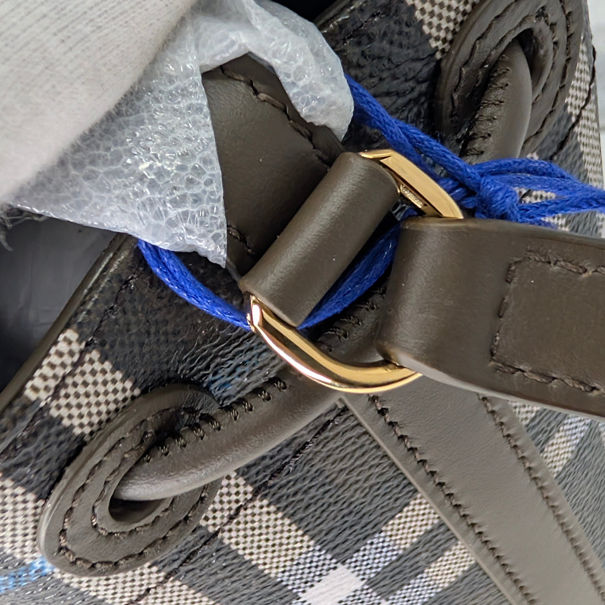 Burberry 迷你抽绳水桶包 灰色