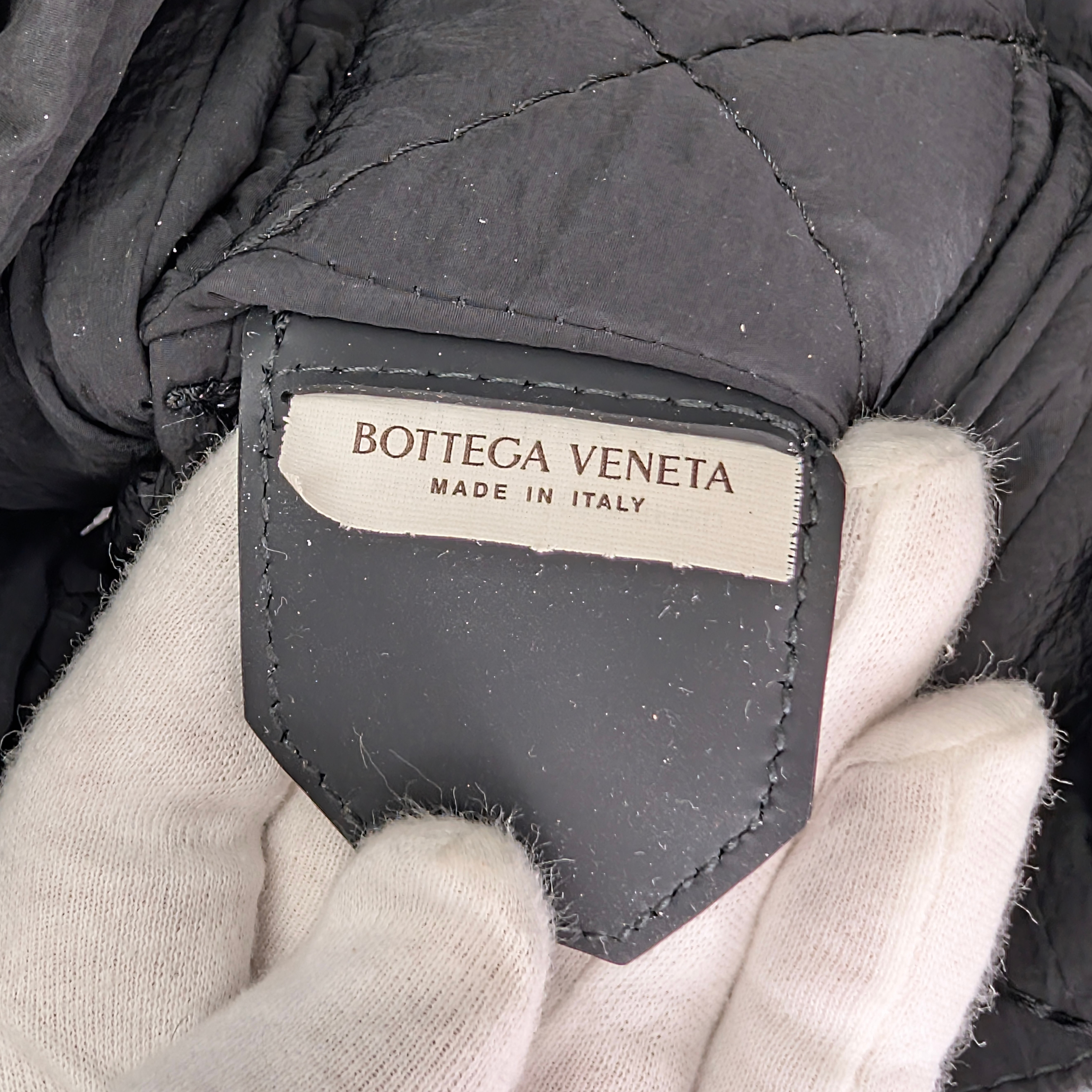 Bottega 尼龙编织衬垫科技卡带包 黑色