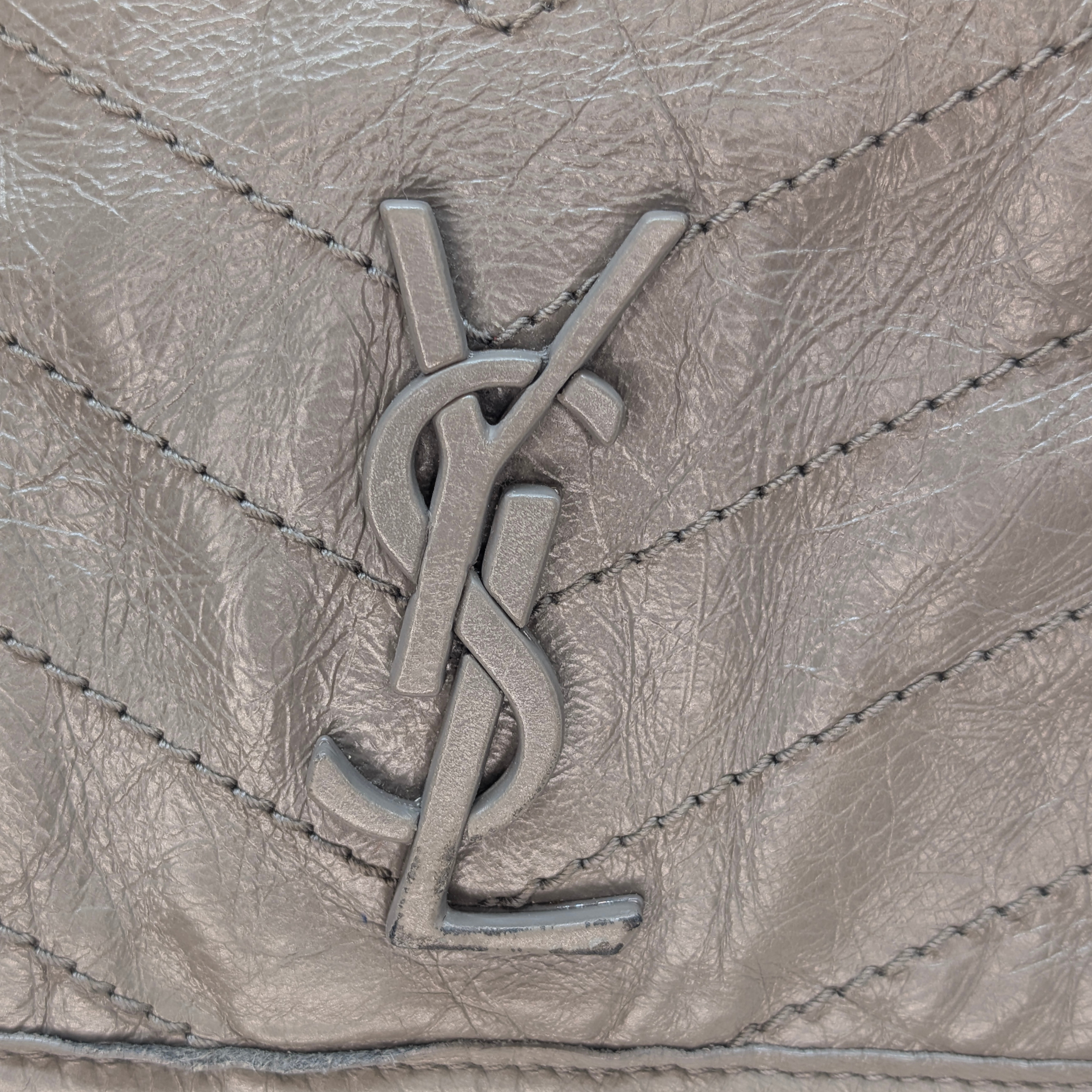 圣罗兰褶皱小牛皮绗缝Monogram中号Niki单肩包
