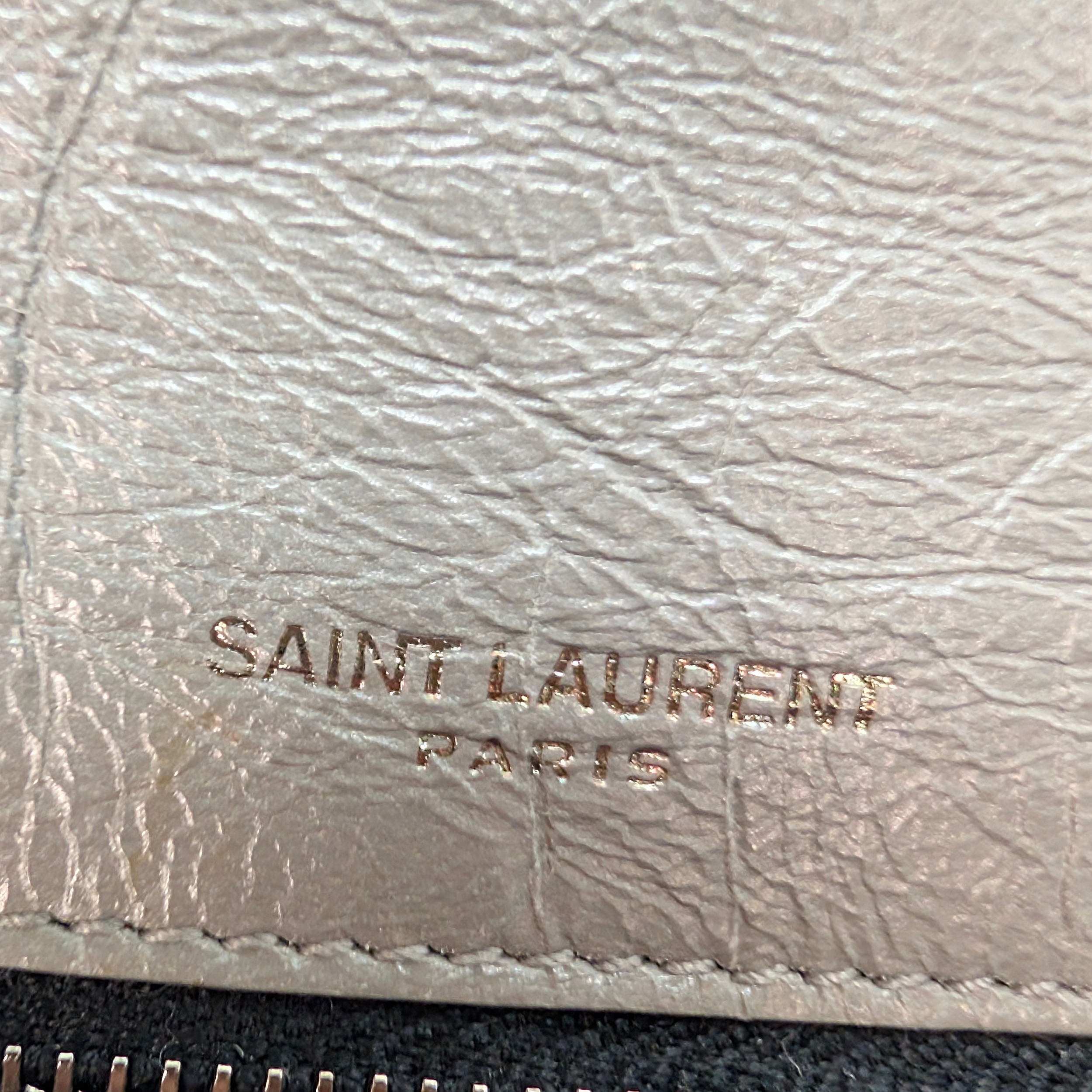 圣罗兰褶皱小牛皮绗缝Monogram中号Niki单肩包