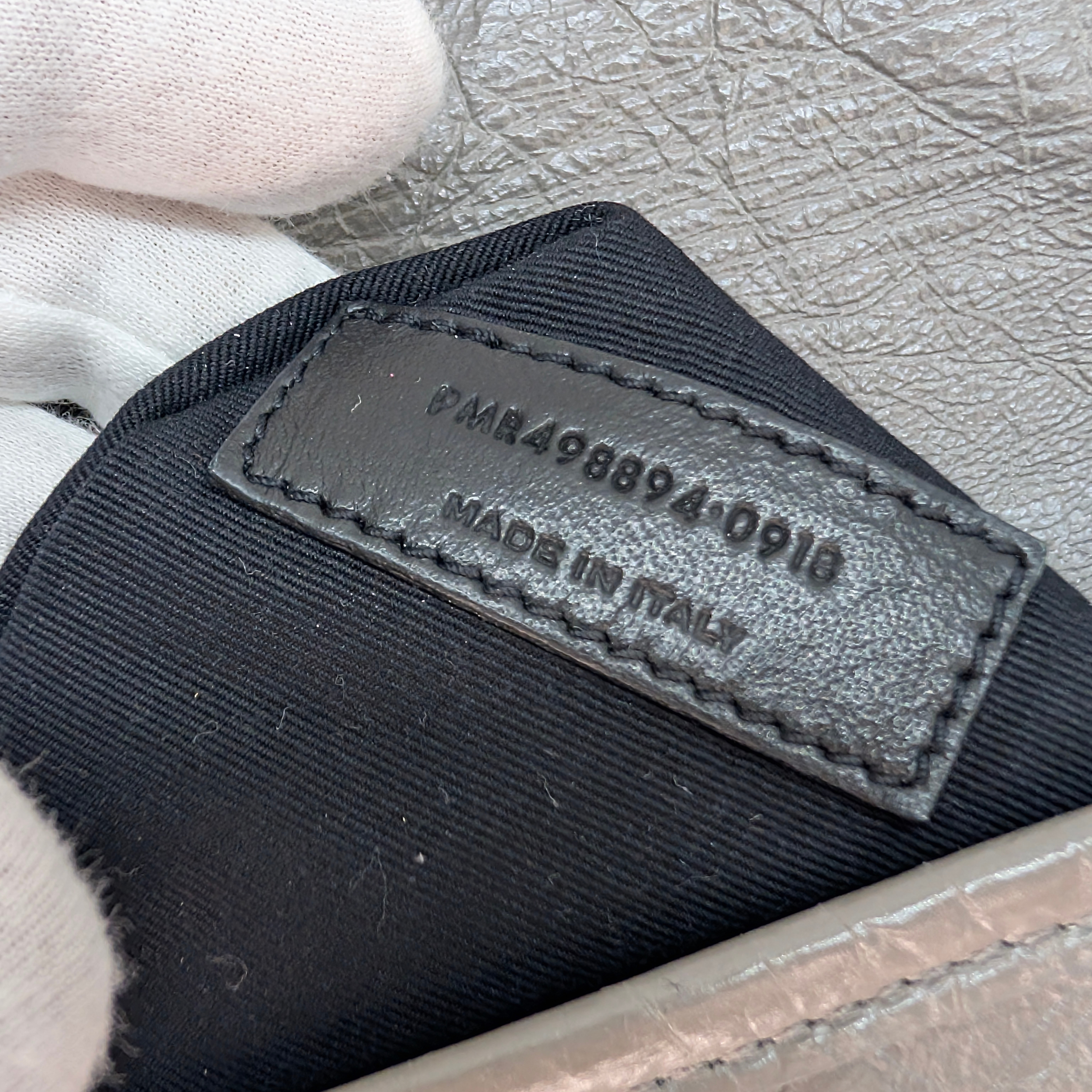 圣罗兰褶皱小牛皮绗缝Monogram中号Niki单肩包