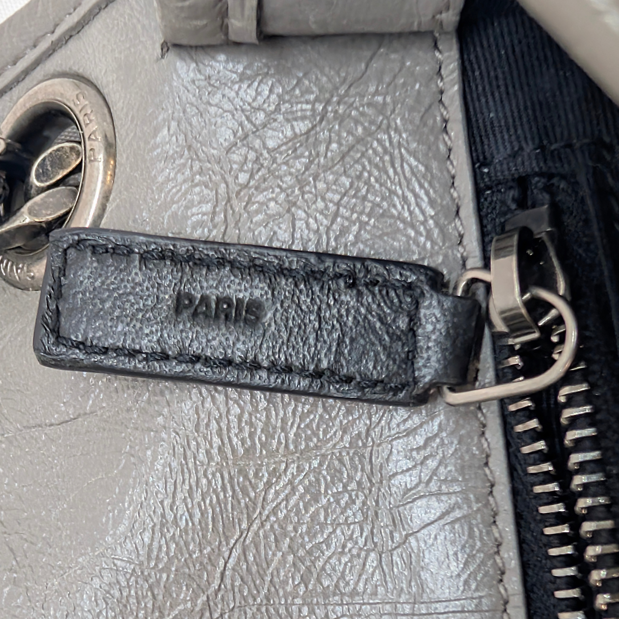 圣罗兰褶皱小牛皮绗缝Monogram中号Niki单肩包