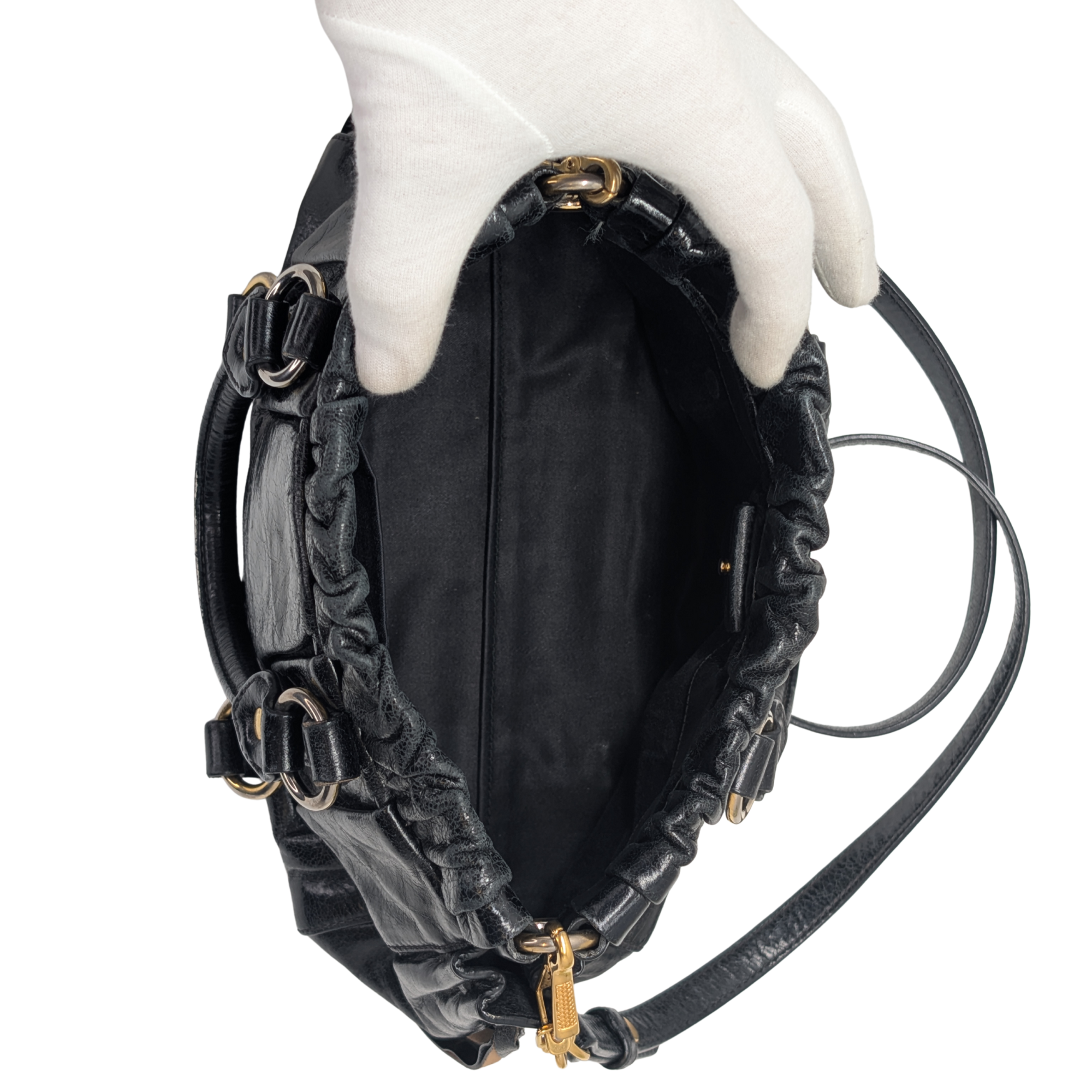 Miu Miu Vitello 斜挎包 黑色