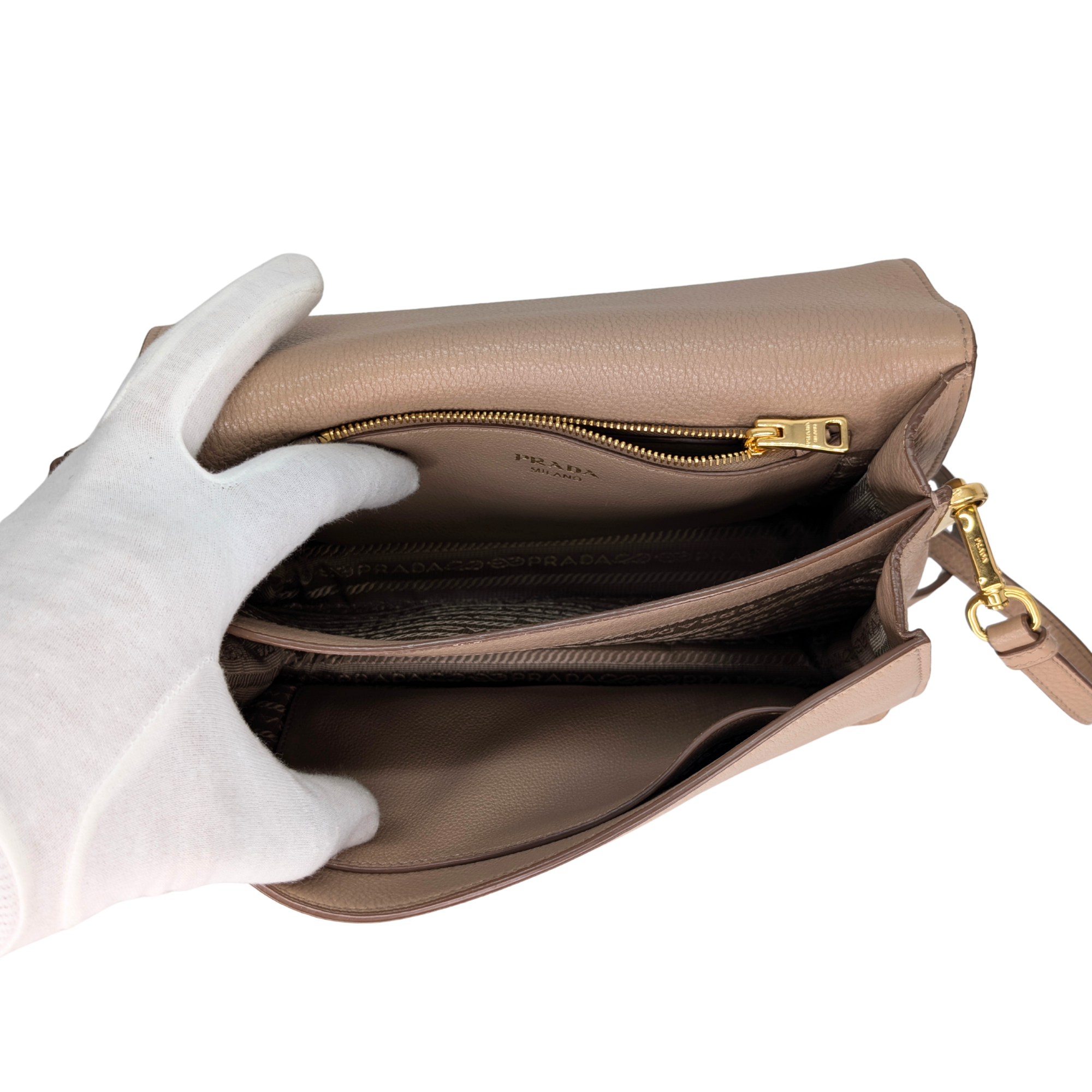 Prada Vitello Daino 皮革斜挎包 米色