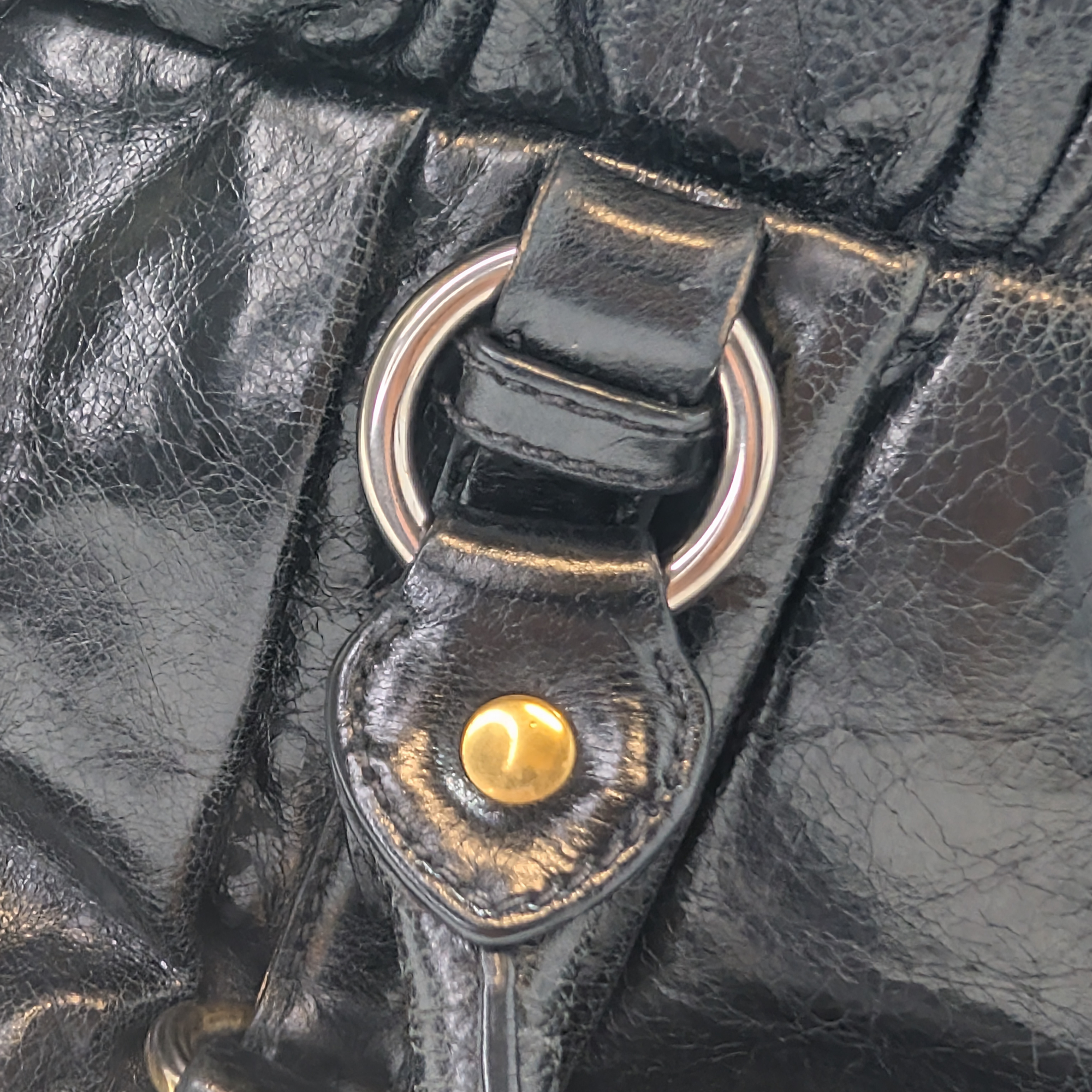 Miu Miu Vitello 斜挎包 黑色