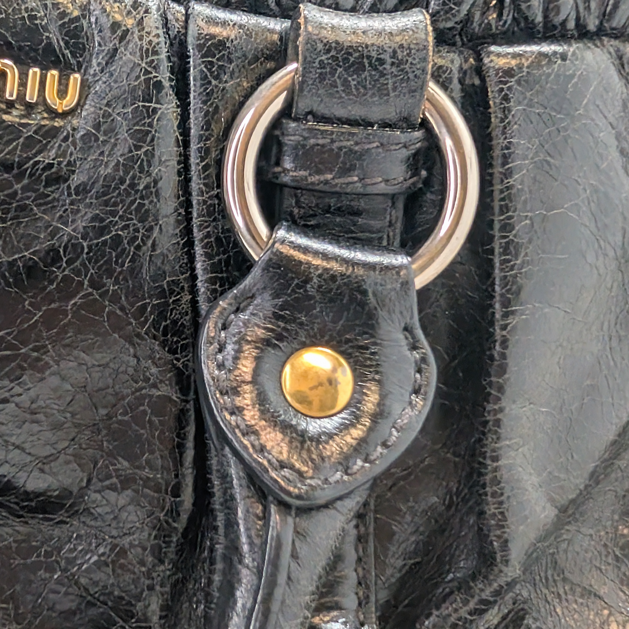 Miu Miu Vitello 斜挎包 黑色