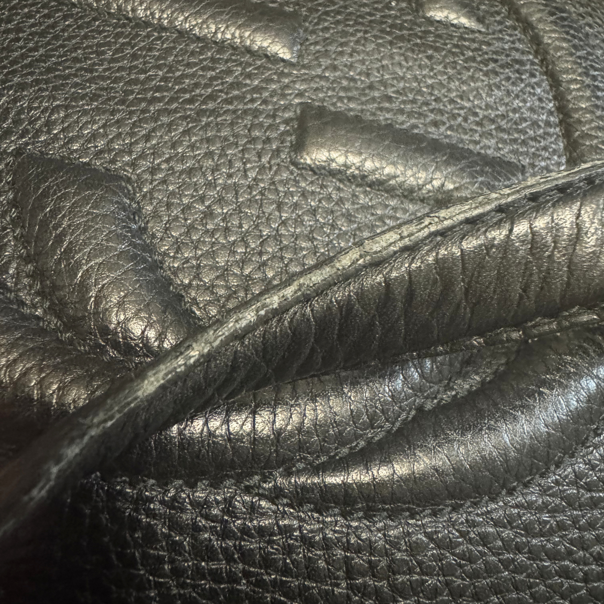 Gucci Soho Pebbled Leather GG Tassel Bag Black