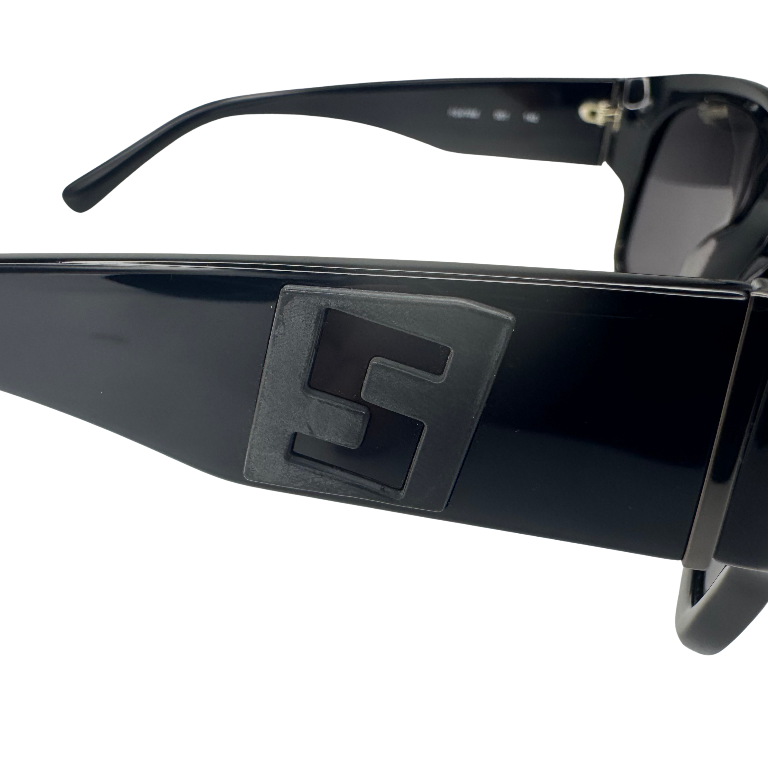 Fendi FS474M 001 黑色方框太阳镜