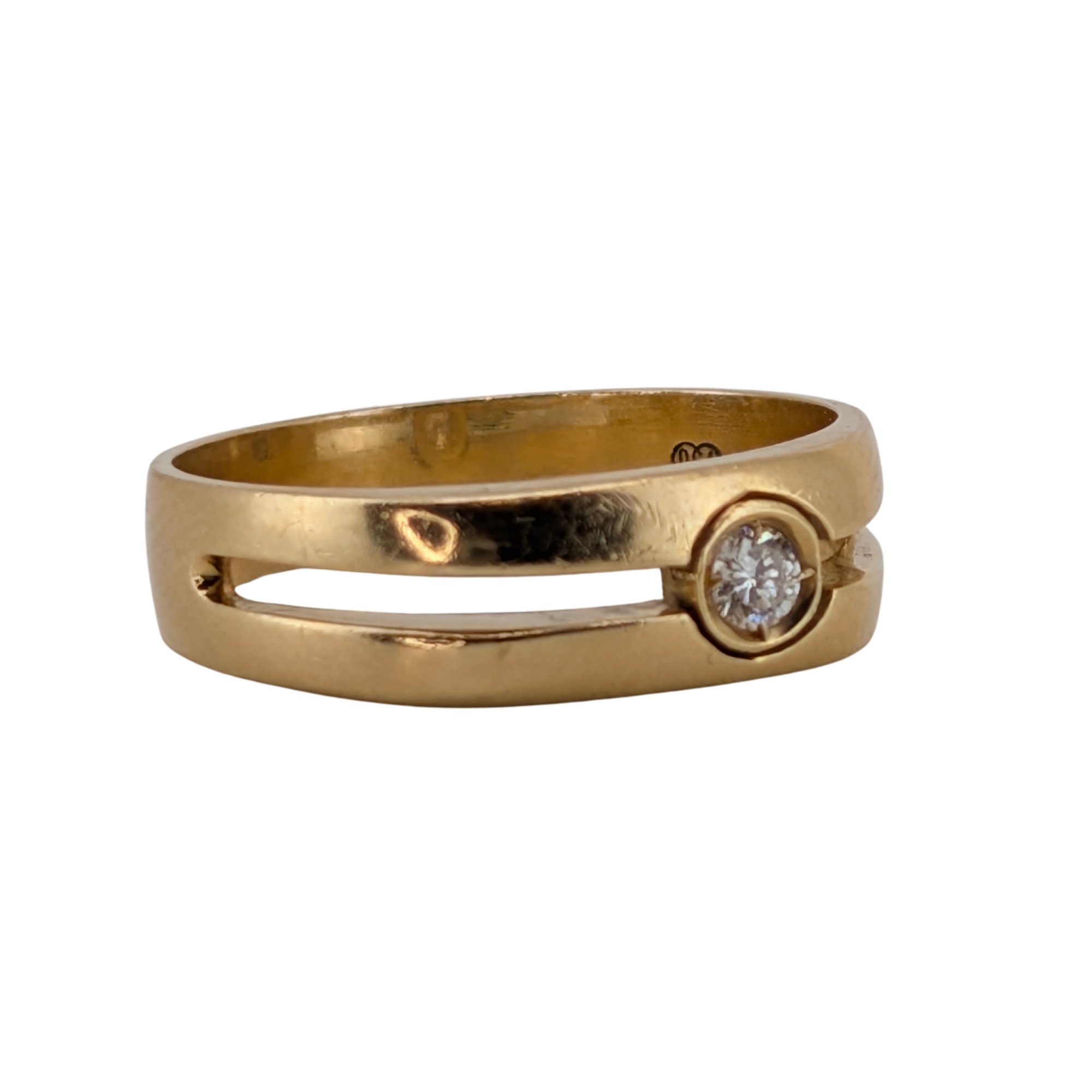 0.10Ct Natural Diamond Marquise Cut Ring On 18K Gold