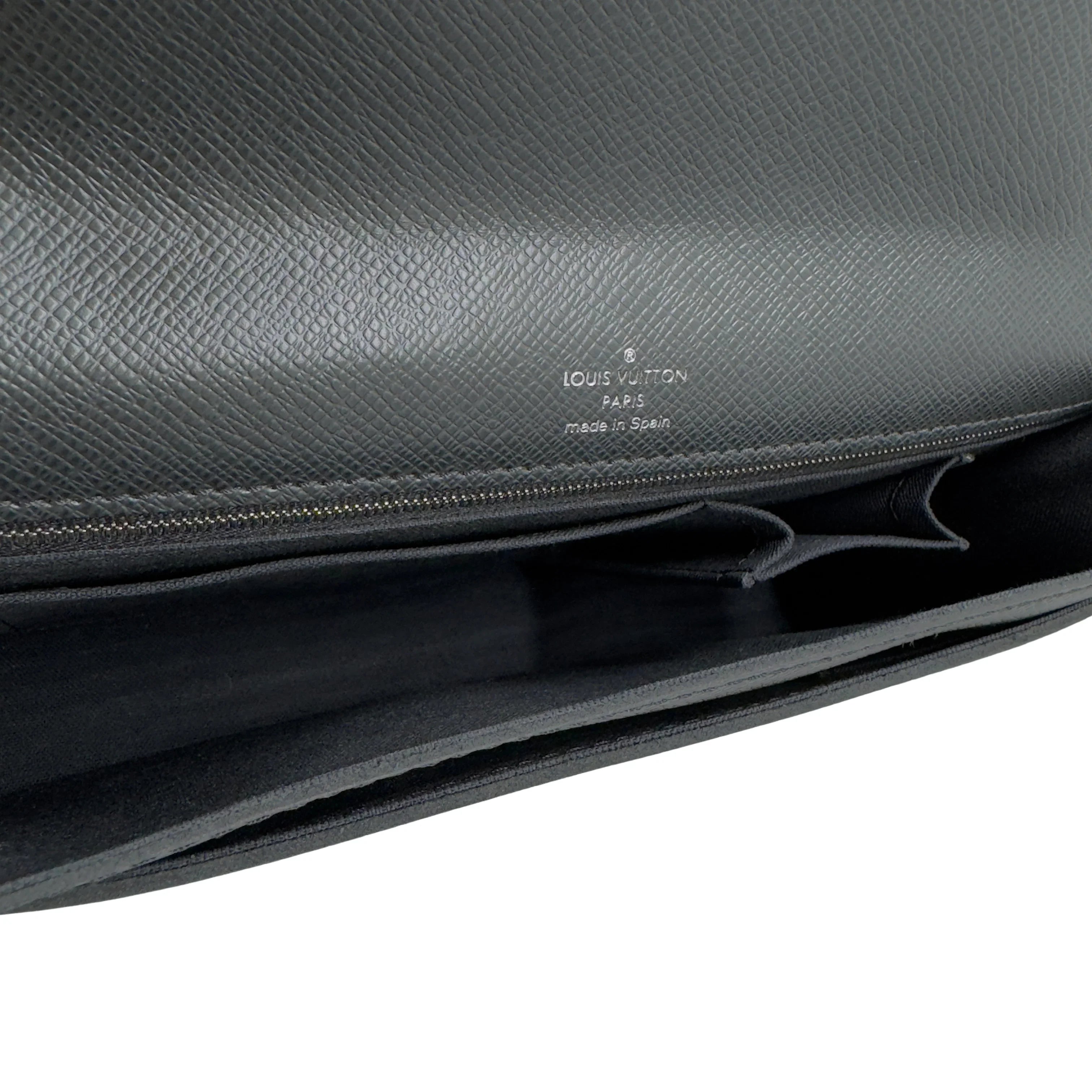 Louis Vuitton Taiga Pochette Belaia Ardoise Clutch Bag Black - Lost Designer