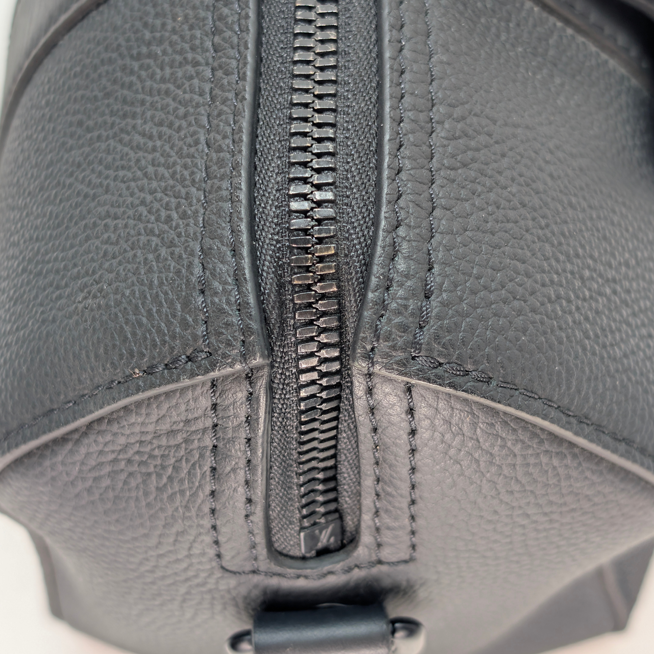 路易威登 Aerogram City Keepall 粒面皮革 黑色