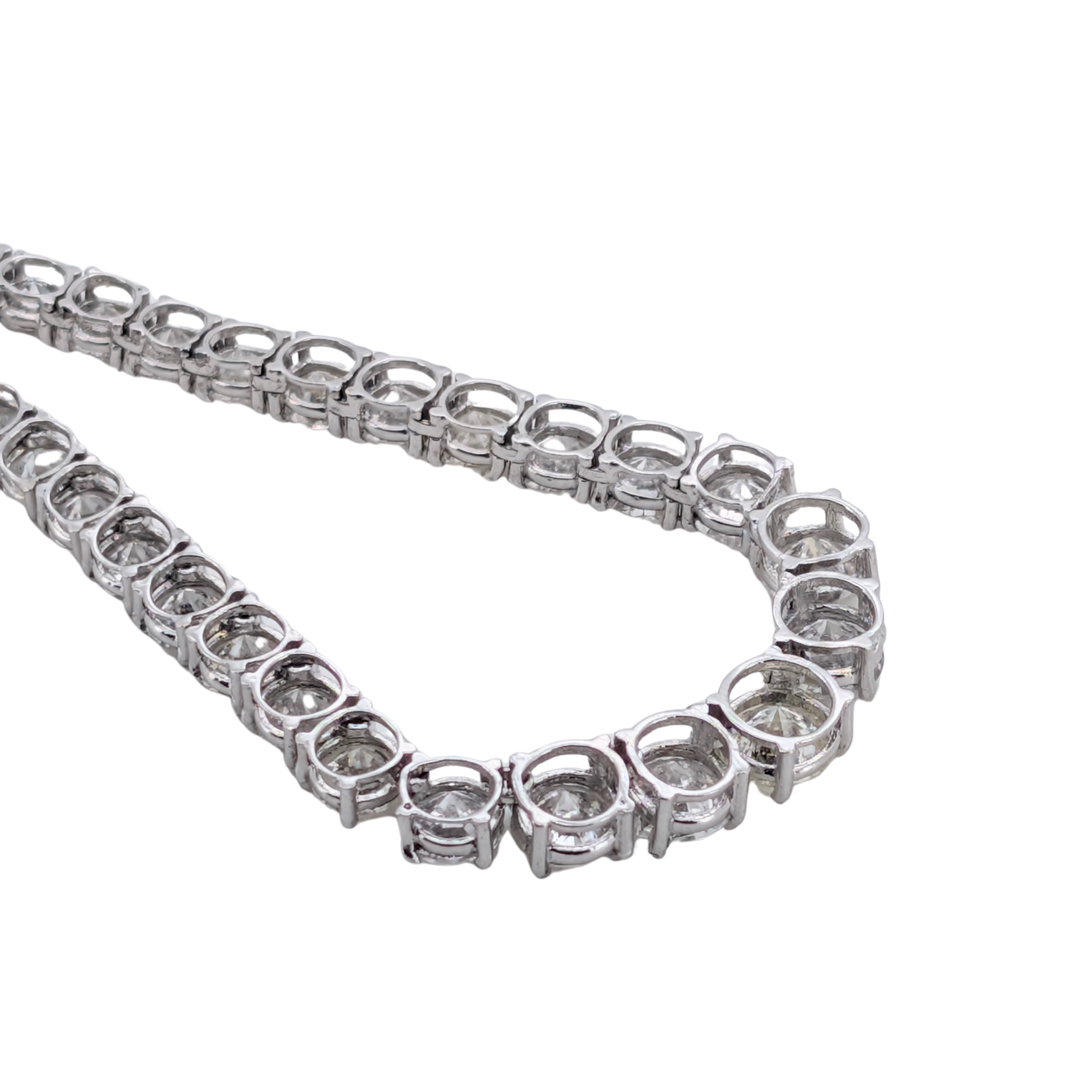 20.0ct 天然明亮式切割渐变钻石网球项链 · 铂金